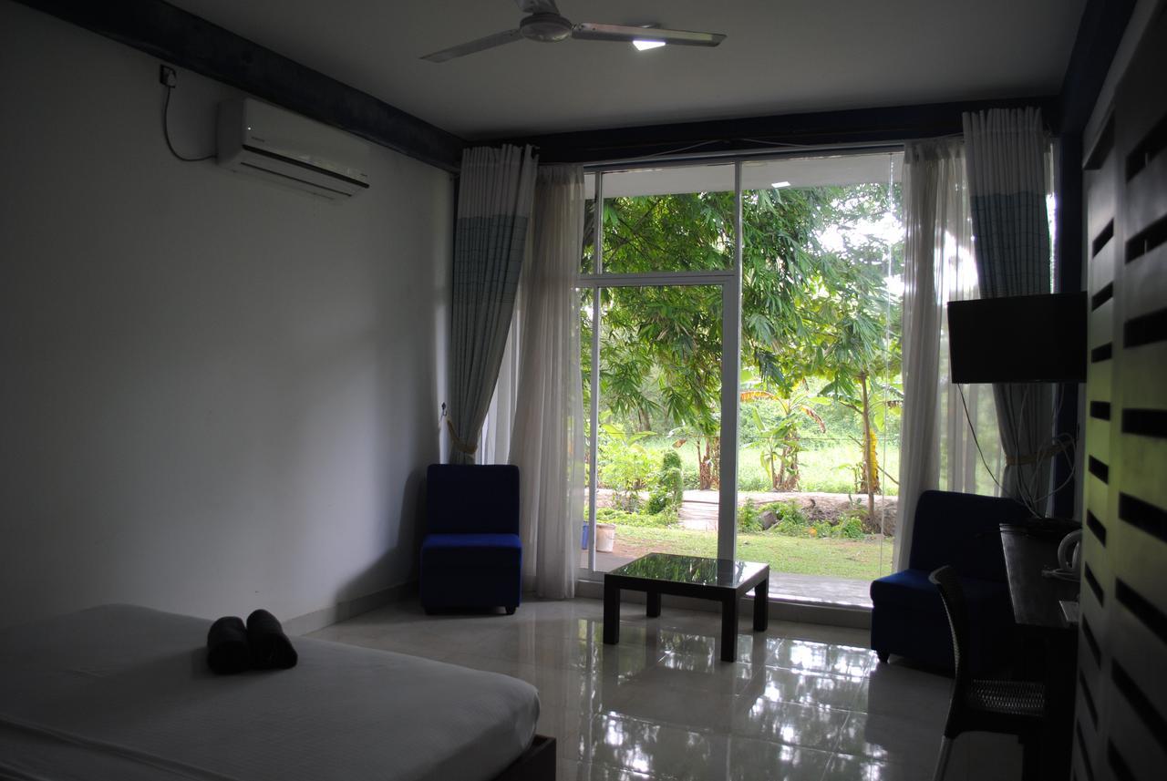 Bridge Hotel Negombo Kimbulapitiya Oda fotoğraf